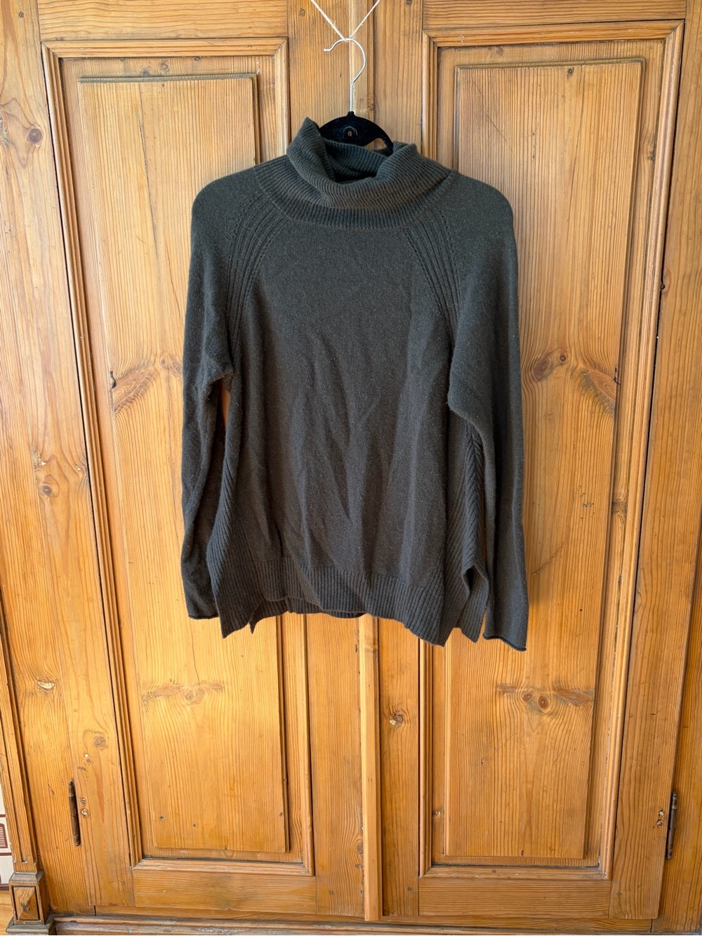 Velvet by Graham & Spencer Olive Green Cashmere Turtleneck Sweater